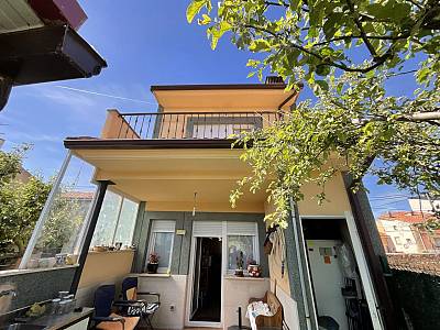 Image title alternative information