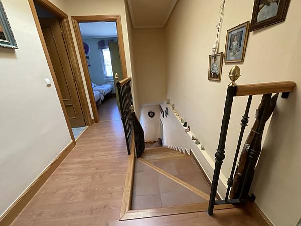 Image title alternative information