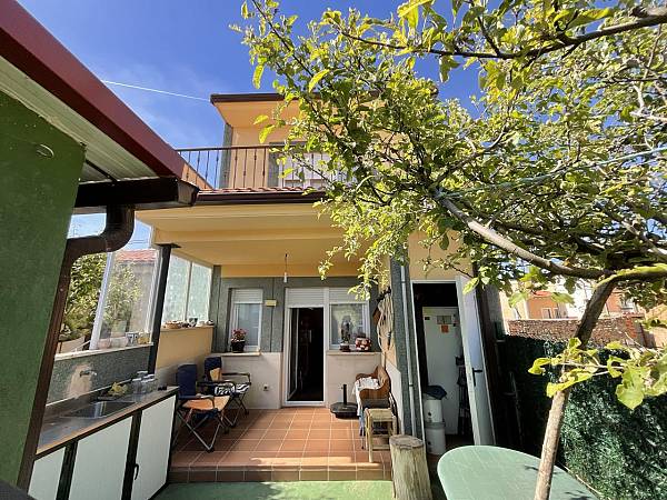 Image title alternative information