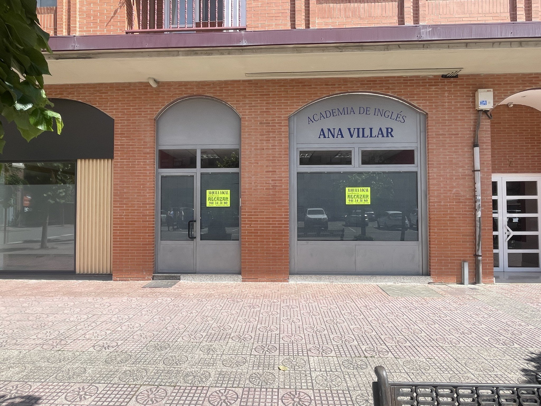 Plaza Jacobea  nº 7 a la izquierda del portal